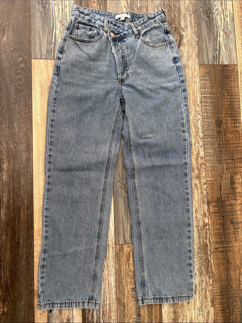 Women’s Straight-Leg Jeans in Light Blue Wash